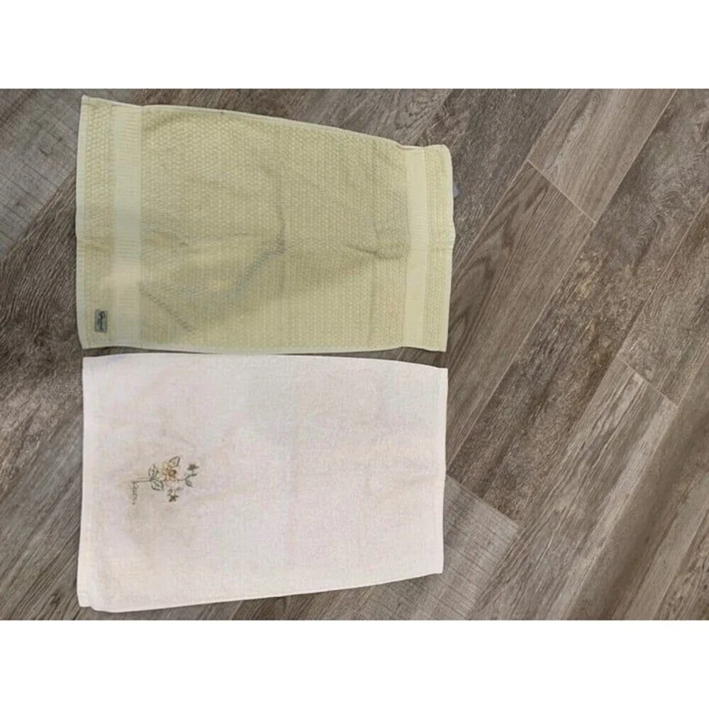 Guess Hand Towels
